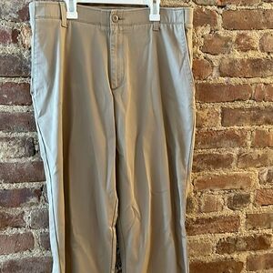 Wrangler Khaki pants size 31/32